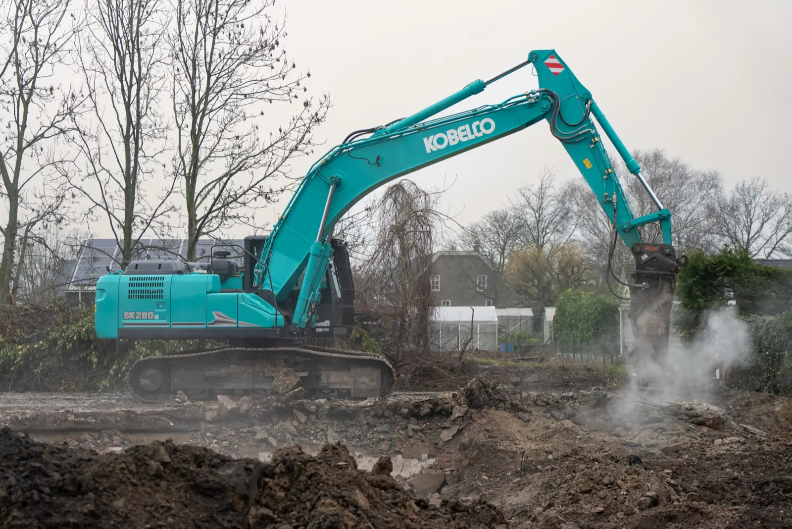 Kobelco SK260LC mit Hydraulikhammer