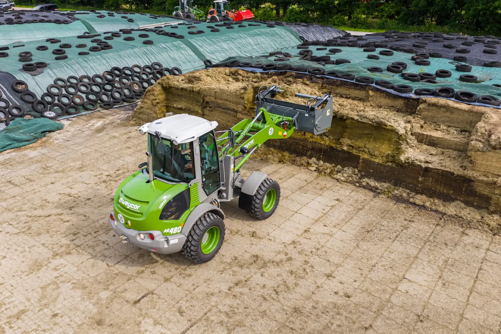 Weycor AR480 Agrarline am Fahrsilo, von oben fotografiert