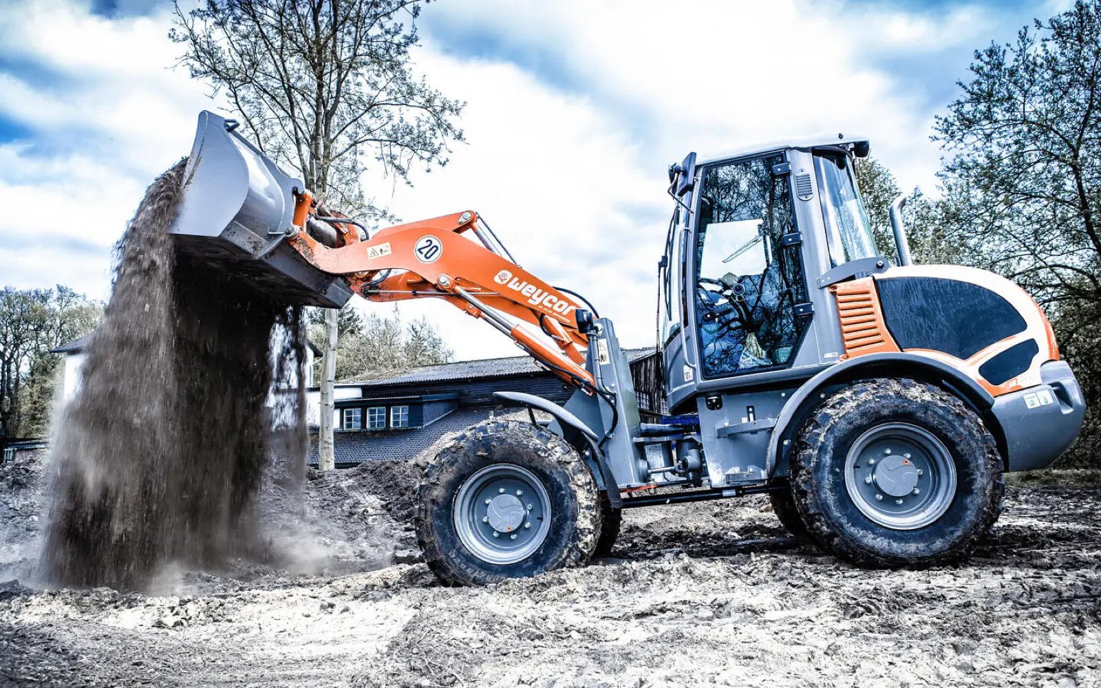 Weycor AR480 mit Schaufel auf einer Baustelle